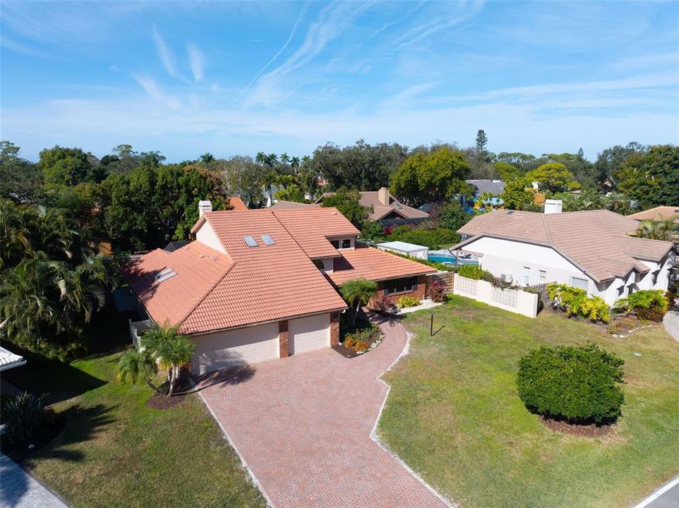 For Sale: $1,195,000 (3 beds, 2 baths, 2558 Square Feet)