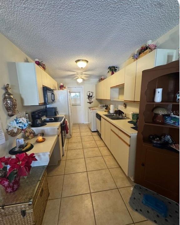 Active With Contract: $135,000 (2 beds, 2 baths, 1073 Square Feet)