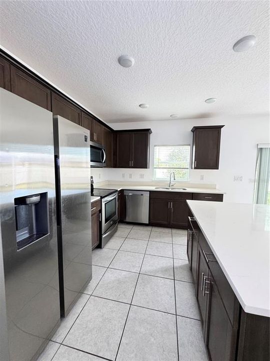 На продажу: $365,990 (5 спален, 3 ванн, 2362 Квадратных фут)