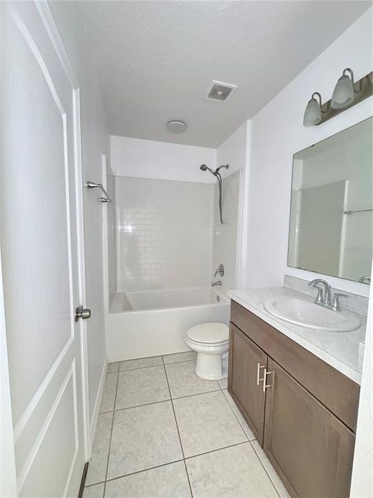 На продажу: $365,990 (5 спален, 3 ванн, 2362 Квадратных фут)