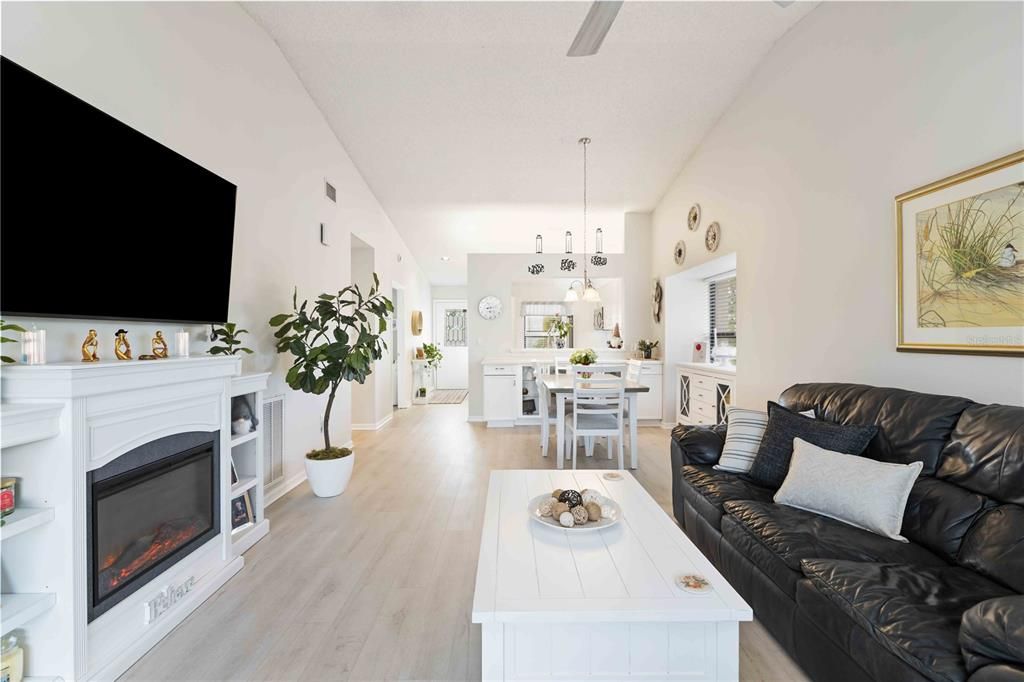 En Venta: $274,995 (2 camas, 2 baños, 1072 Pies cuadrados)