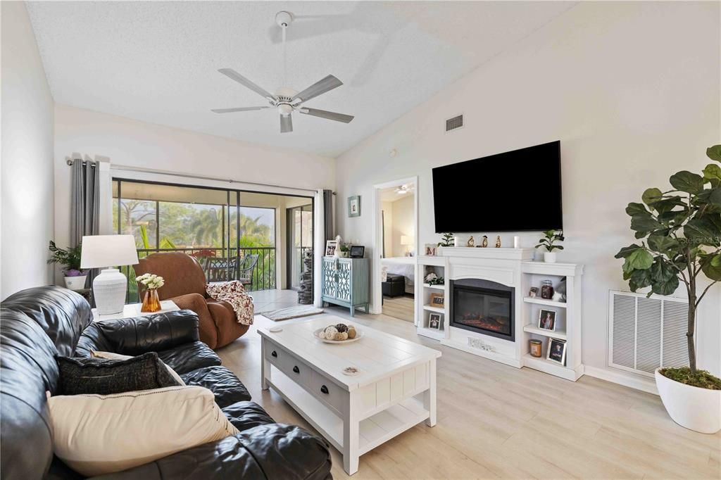 En Venta: $274,995 (2 camas, 2 baños, 1072 Pies cuadrados)