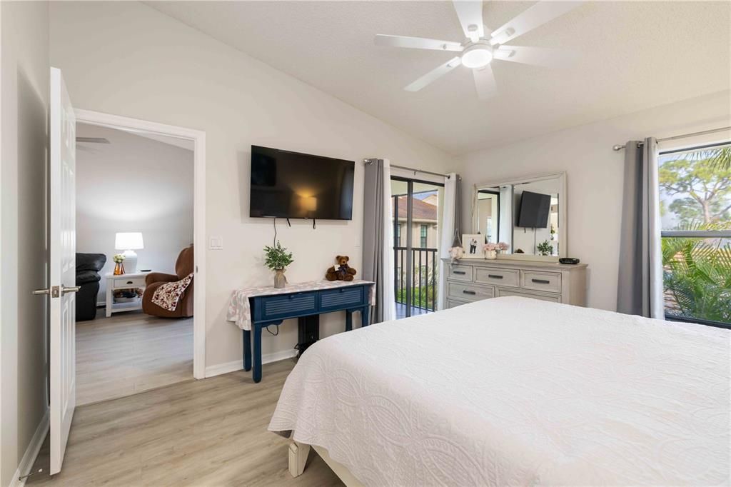 En Venta: $274,995 (2 camas, 2 baños, 1072 Pies cuadrados)