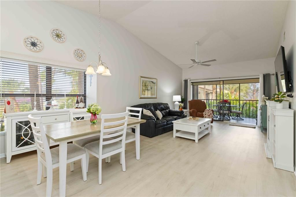 En Venta: $274,995 (2 camas, 2 baños, 1072 Pies cuadrados)