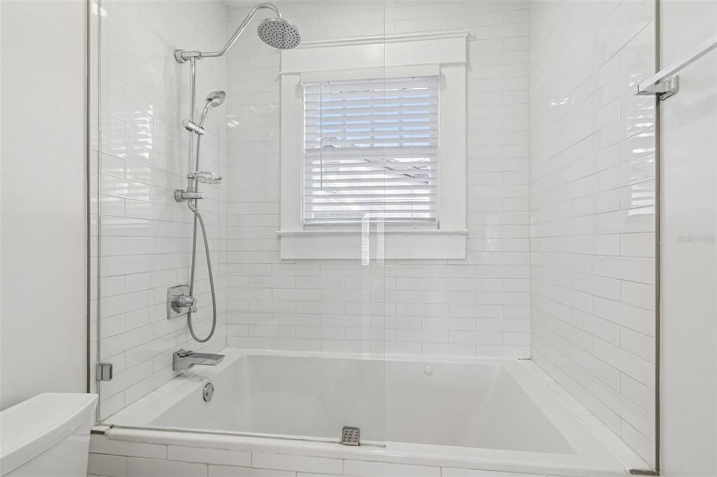 En Venta: $450,000 (3 camas, 2 baños, 1104 Pies cuadrados)