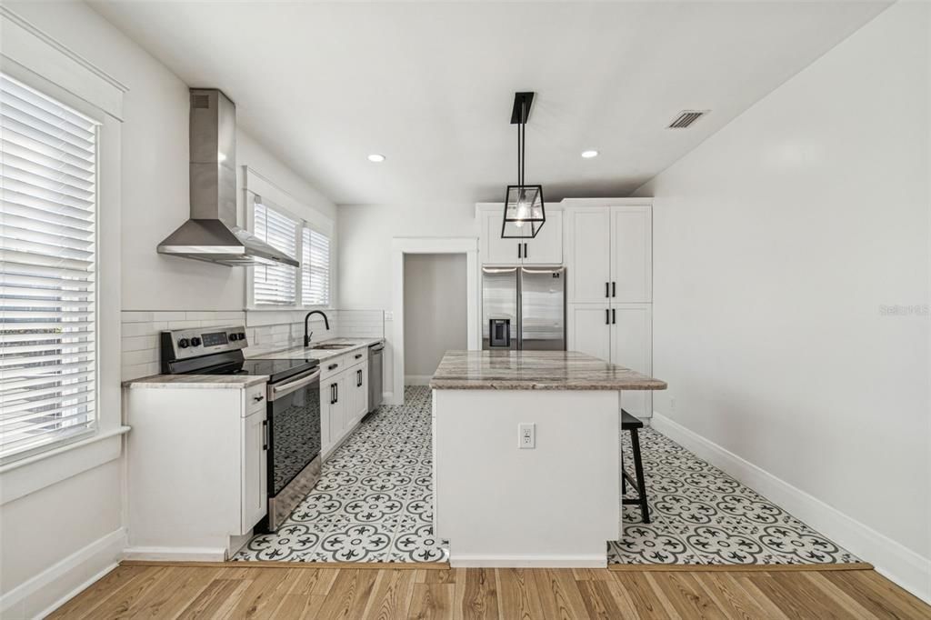 En Venta: $450,000 (3 camas, 2 baños, 1104 Pies cuadrados)