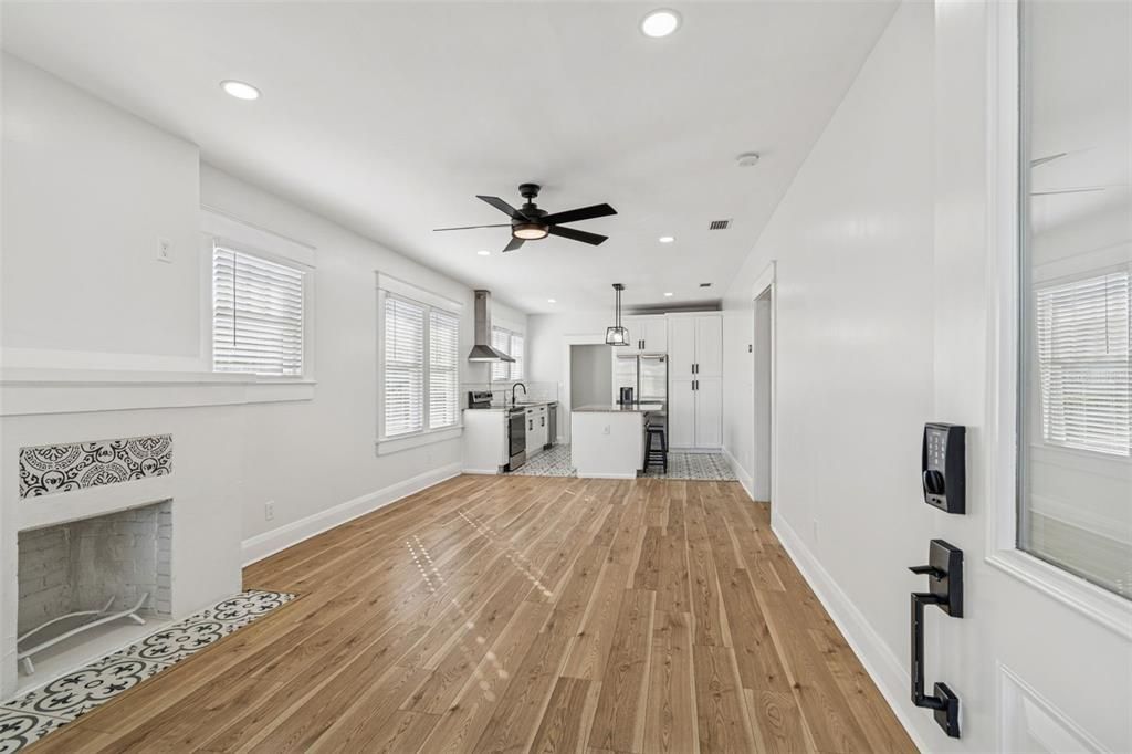 En Venta: $450,000 (3 camas, 2 baños, 1104 Pies cuadrados)