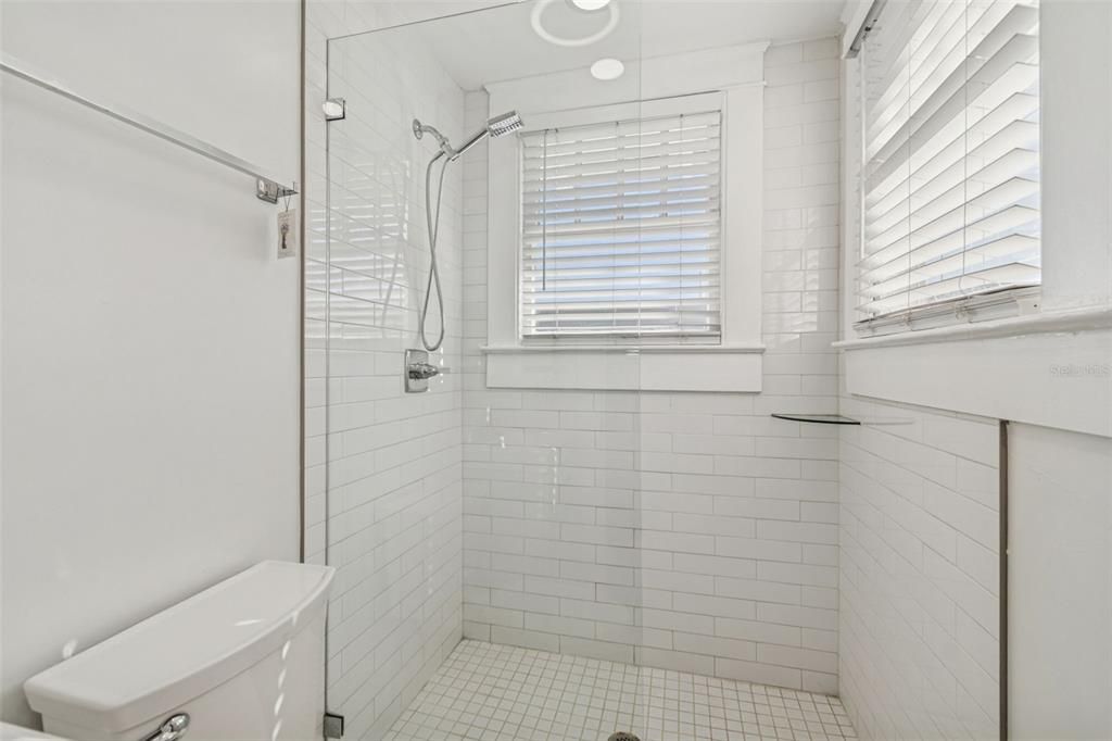 En Venta: $450,000 (3 camas, 2 baños, 1104 Pies cuadrados)