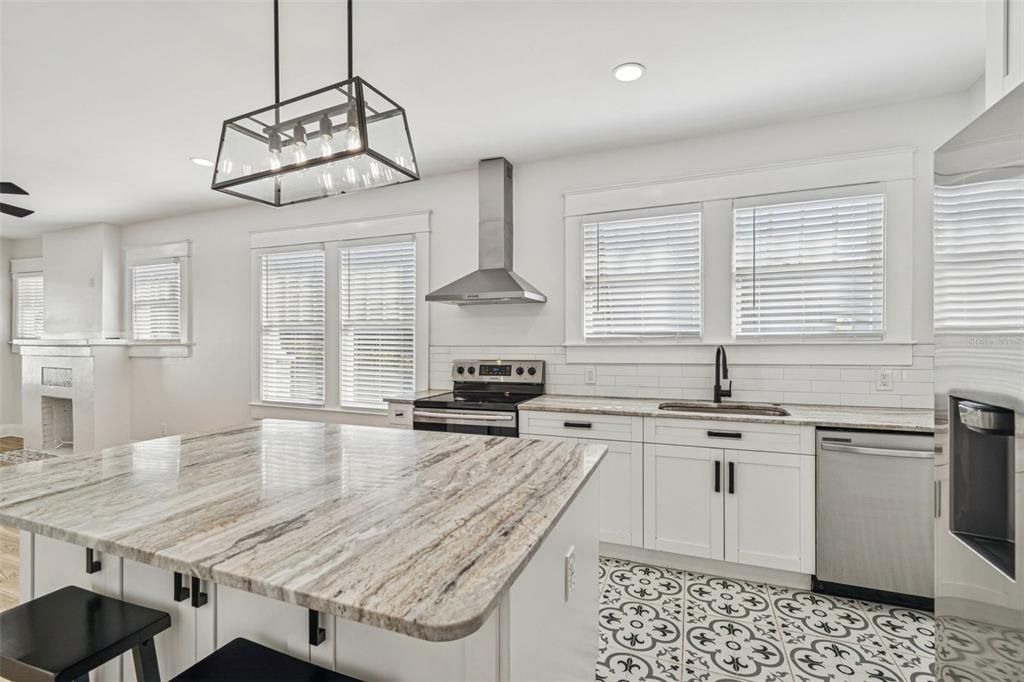 En Venta: $450,000 (3 camas, 2 baños, 1104 Pies cuadrados)