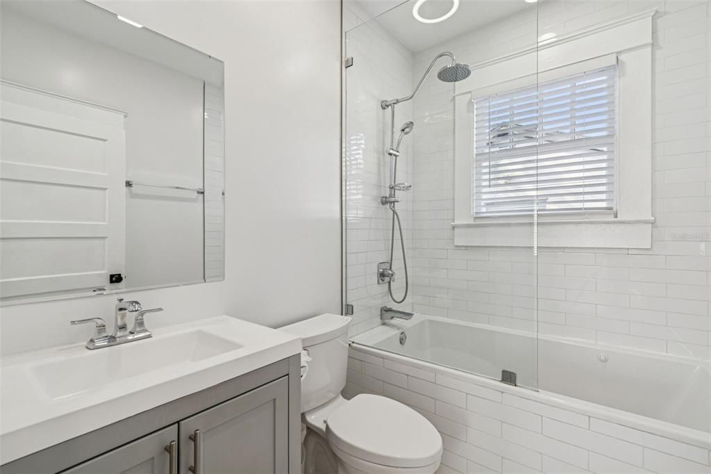 En Venta: $450,000 (3 camas, 2 baños, 1104 Pies cuadrados)