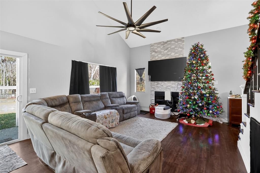 En Venta: $570,000 (3 camas, 2 baños, 1452 Pies cuadrados)