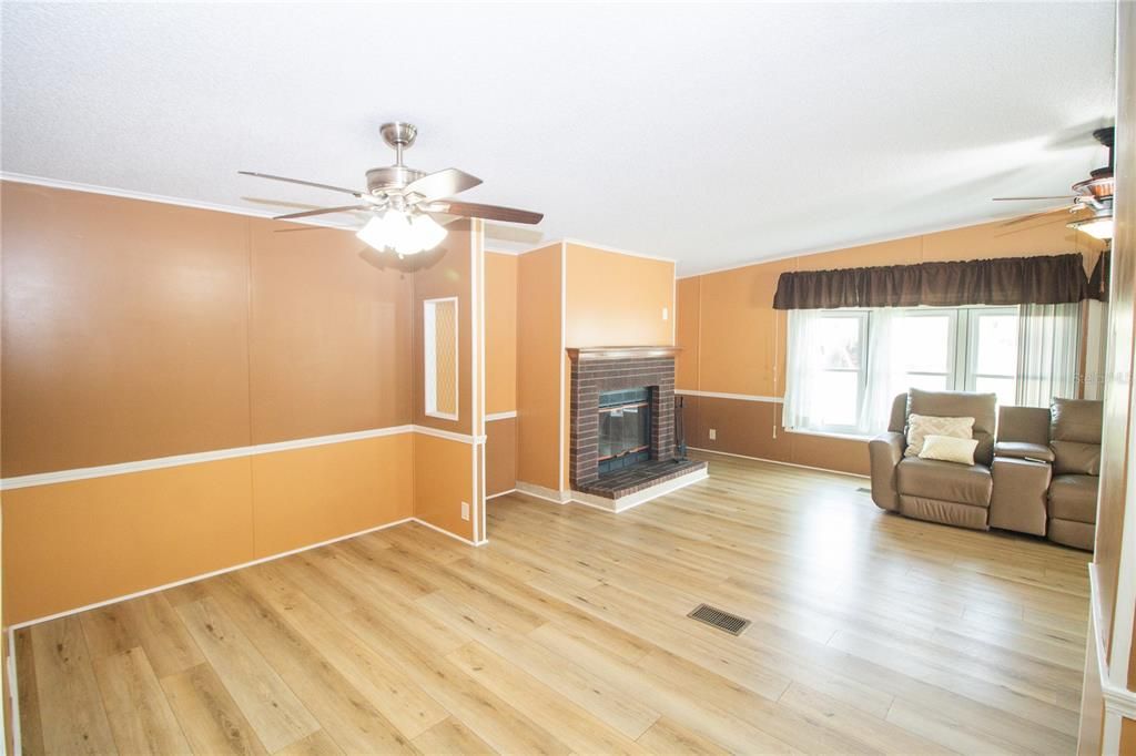 For Sale: $225,000 (3 beds, 2 baths, 1620 Square Feet)
