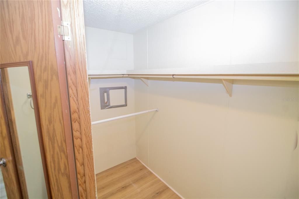 For Sale: $225,000 (3 beds, 2 baths, 1620 Square Feet)