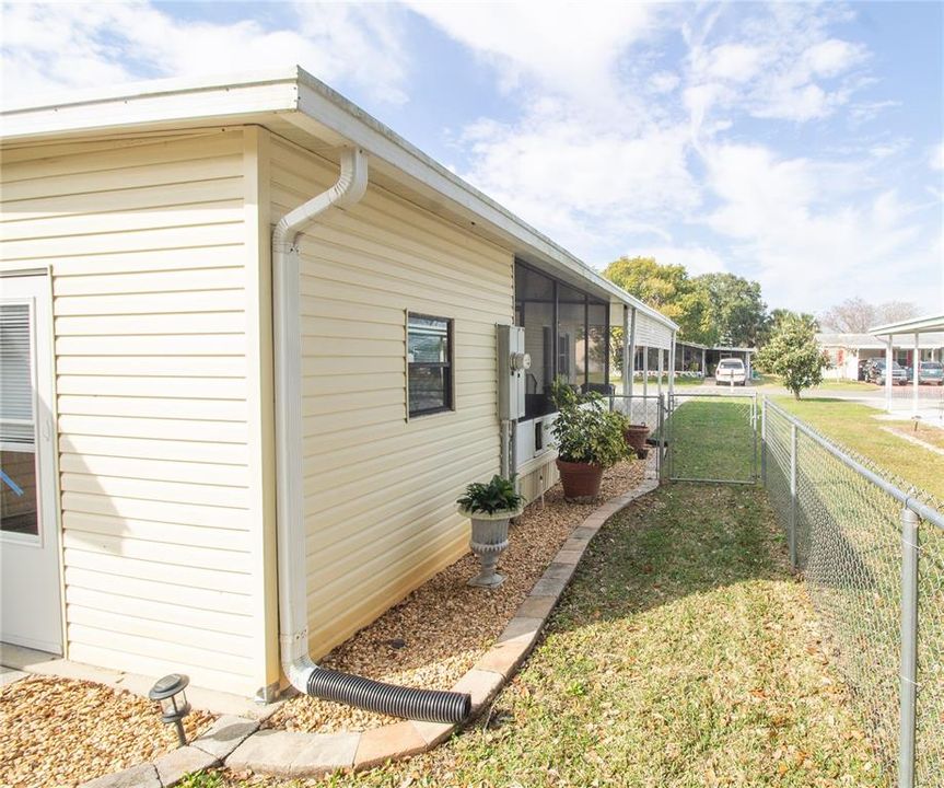 Active With Contract: $215,000 (3 beds, 2 baths, 1620 Square Feet)