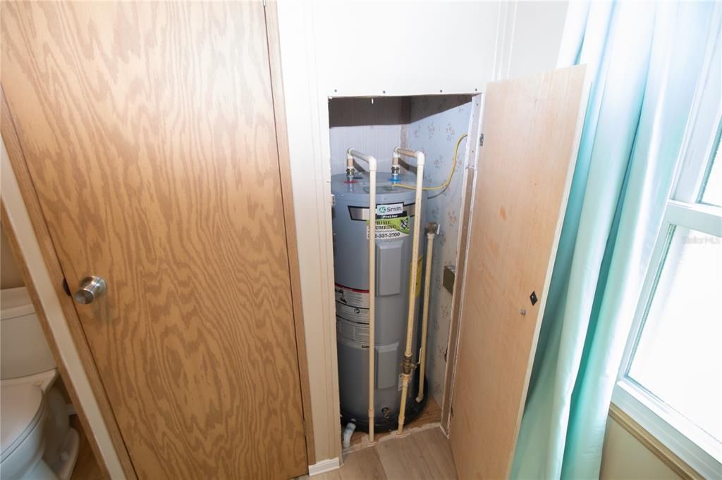 Active With Contract: $215,000 (3 beds, 2 baths, 1620 Square Feet)