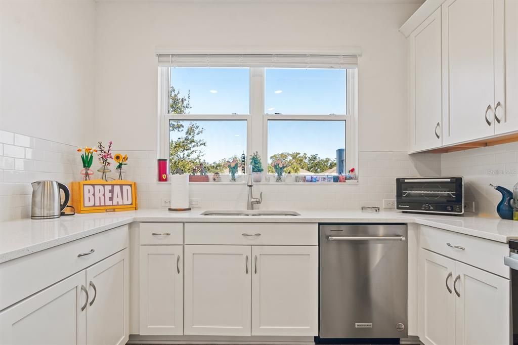 待售: $395,000 (3 贝兹, 2 浴室, 1910 平方英尺)