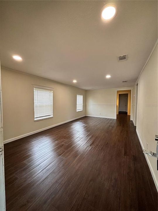 出租: $1,600 (3 贝兹, 1 浴室, 1128 平方英尺)