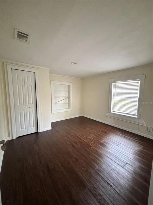 出租: $1,600 (3 贝兹, 1 浴室, 1128 平方英尺)