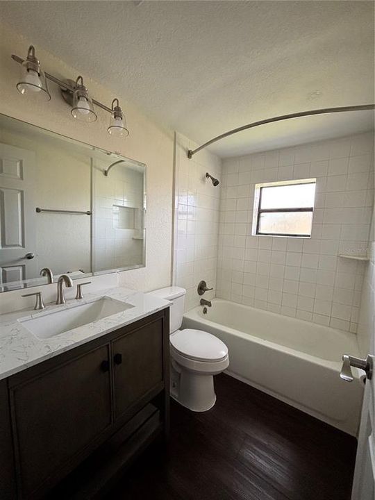 出租: $1,600 (3 贝兹, 1 浴室, 1128 平方英尺)