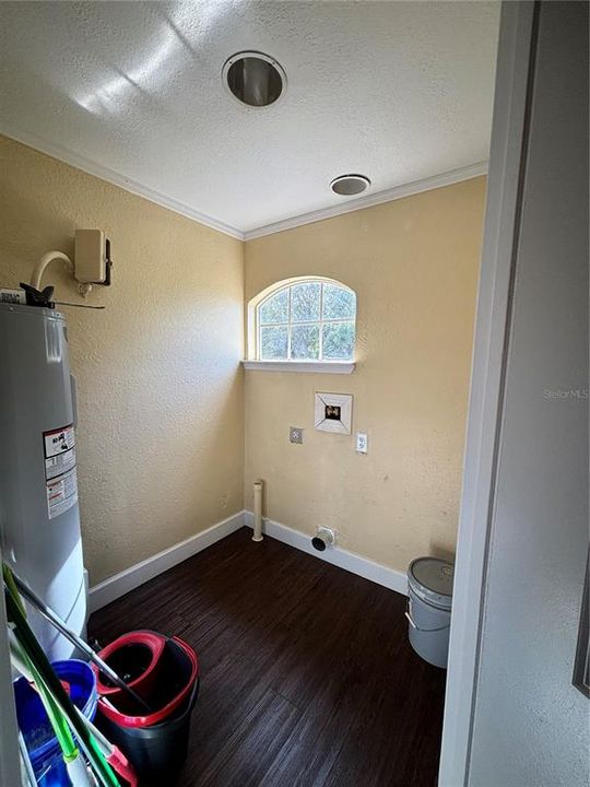 出租: $1,600 (3 贝兹, 1 浴室, 1128 平方英尺)