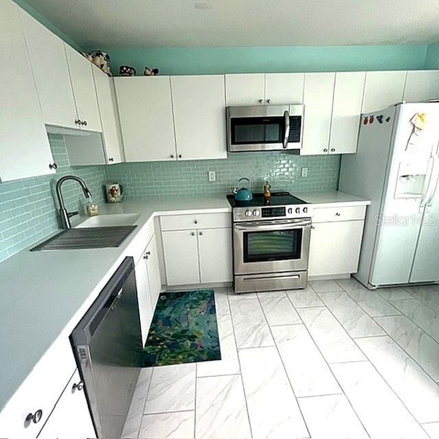 For Sale: $255,900 (2 beds, 2 baths, 1008 Square Feet)