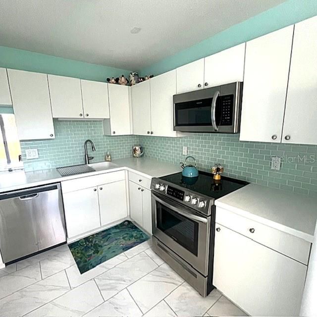 For Sale: $255,900 (2 beds, 2 baths, 1008 Square Feet)