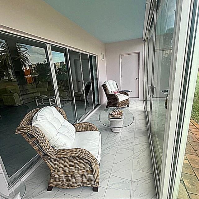 For Sale: $255,900 (2 beds, 2 baths, 1008 Square Feet)