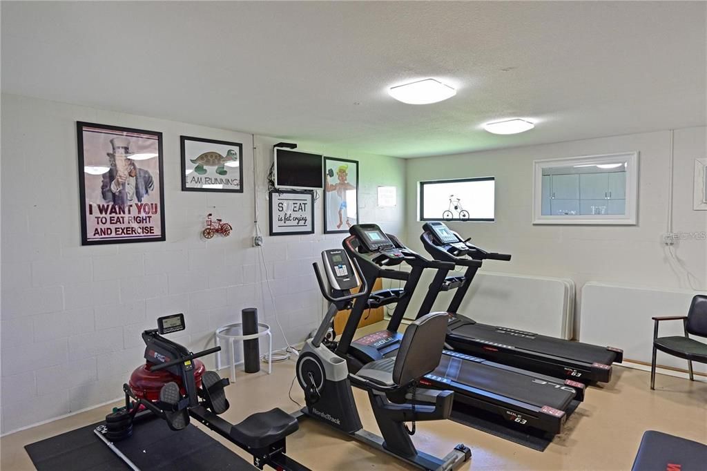 For Sale: $255,900 (2 beds, 2 baths, 1008 Square Feet)