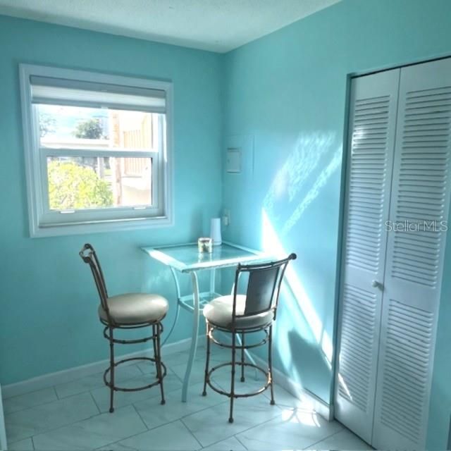 For Sale: $255,900 (2 beds, 2 baths, 1008 Square Feet)