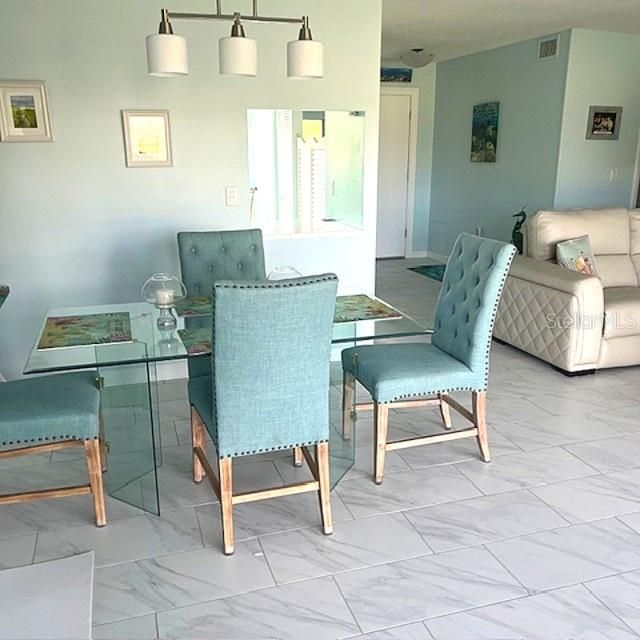 For Sale: $255,900 (2 beds, 2 baths, 1008 Square Feet)