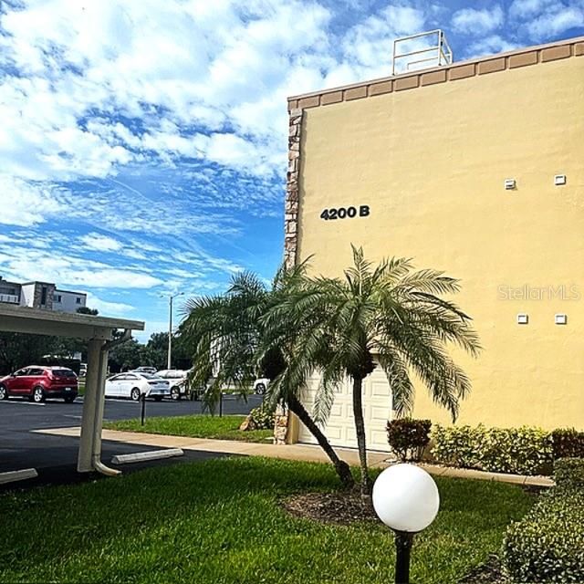 For Sale: $255,900 (2 beds, 2 baths, 1008 Square Feet)