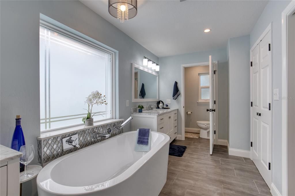 For Sale: $649,999 (4 beds, 2 baths, 2803 Square Feet)