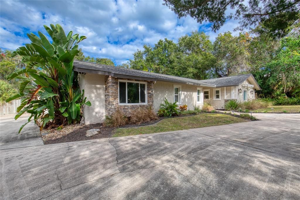 For Sale: $649,999 (4 beds, 2 baths, 2803 Square Feet)