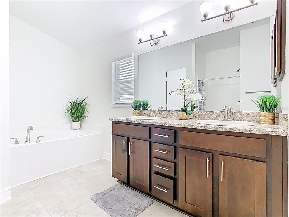 For Rent: $2,190 (3 beds, 2 baths, 1521 Square Feet)