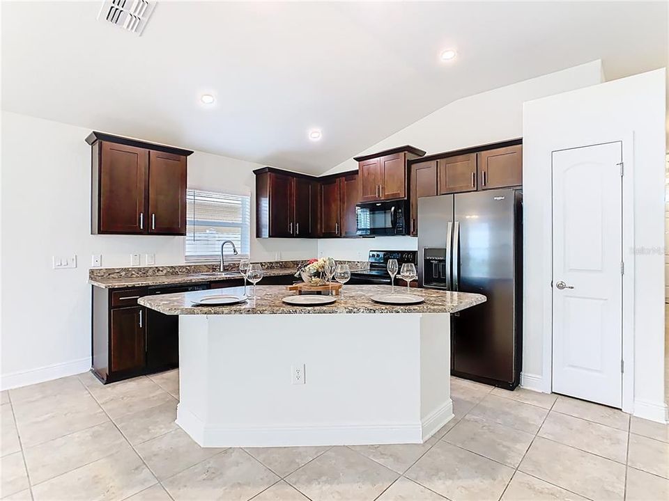 For Rent: $2,190 (3 beds, 2 baths, 1521 Square Feet)