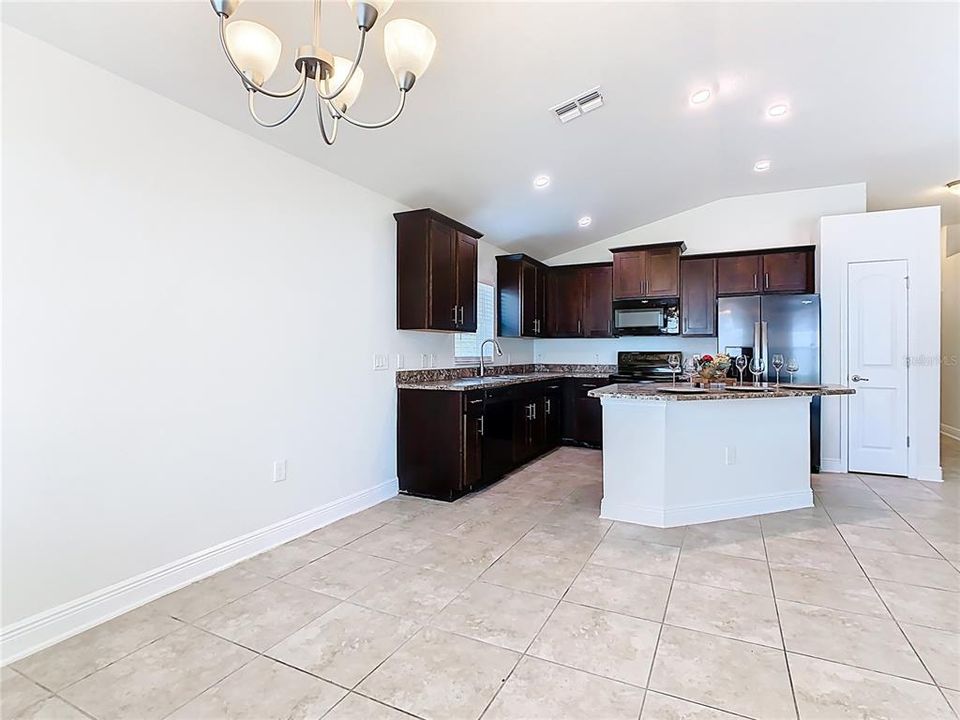 For Rent: $2,190 (3 beds, 2 baths, 1521 Square Feet)