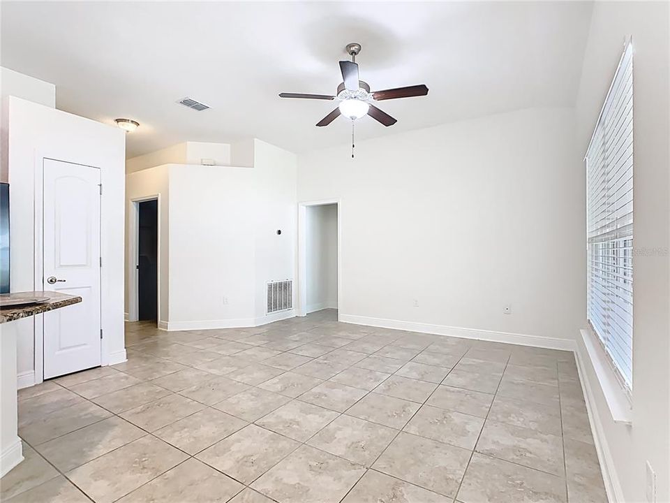 For Rent: $2,190 (3 beds, 2 baths, 1521 Square Feet)