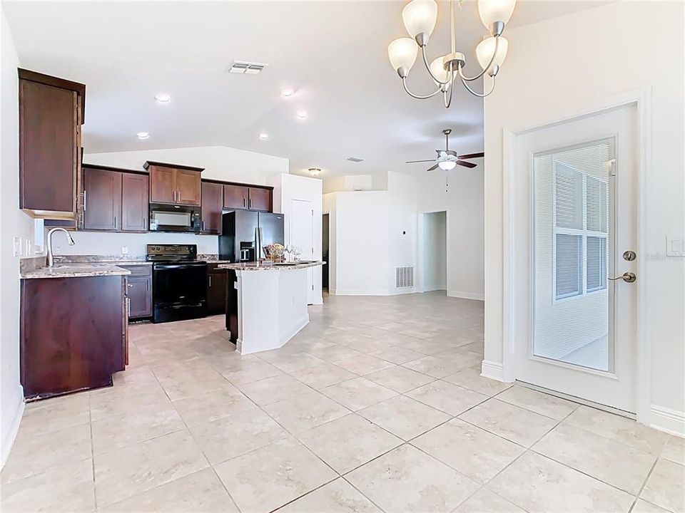 For Rent: $2,190 (3 beds, 2 baths, 1521 Square Feet)