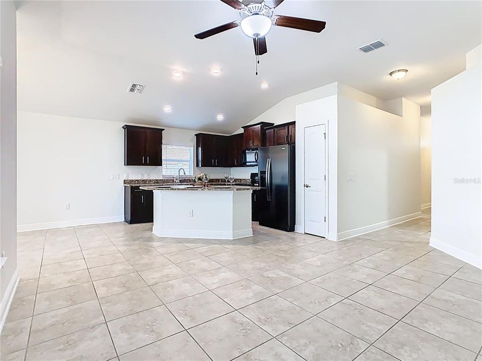For Rent: $2,190 (3 beds, 2 baths, 1521 Square Feet)