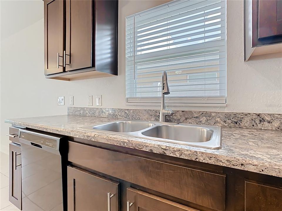 For Rent: $2,190 (3 beds, 2 baths, 1521 Square Feet)