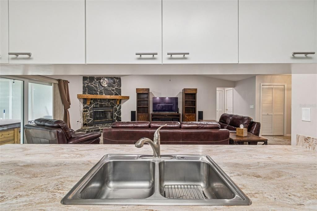 For Sale: $409,000 (3 beds, 2 baths, 1880 Square Feet)