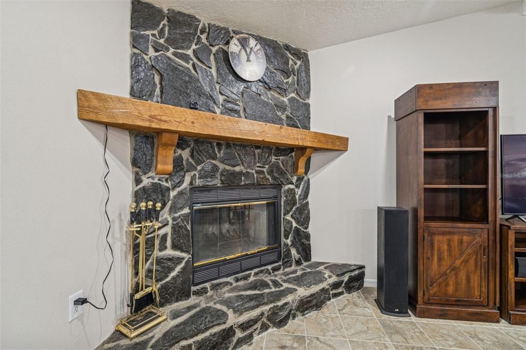 For Sale: $409,000 (3 beds, 2 baths, 1880 Square Feet)