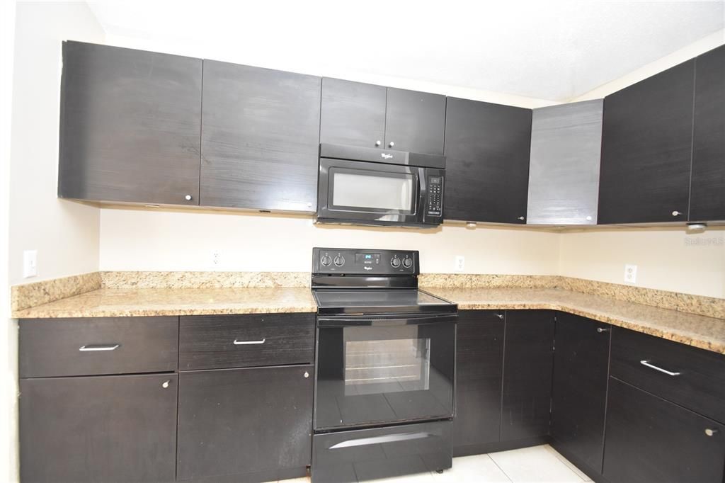 出租: $1,600 (3 贝兹, 2 浴室, 844 平方英尺)