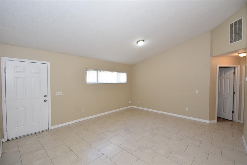 出租: $1,600 (3 贝兹, 2 浴室, 844 平方英尺)