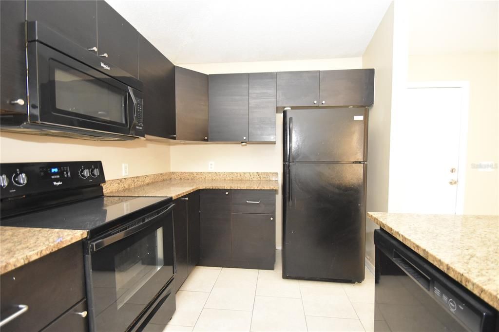 出租: $1,600 (3 贝兹, 2 浴室, 844 平方英尺)