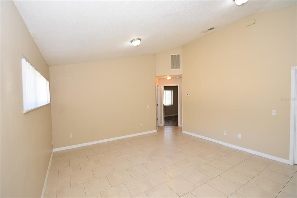 出租: $1,600 (3 贝兹, 2 浴室, 844 平方英尺)