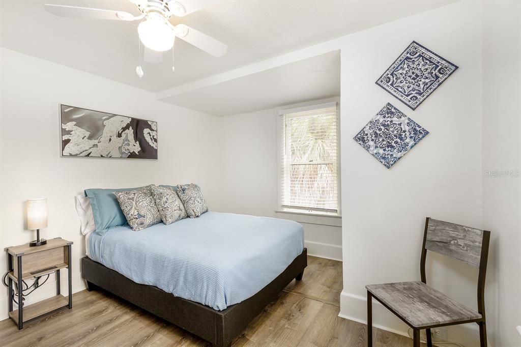 待售: $560,000 (4 贝兹, 2 浴室, 1308 平方英尺)