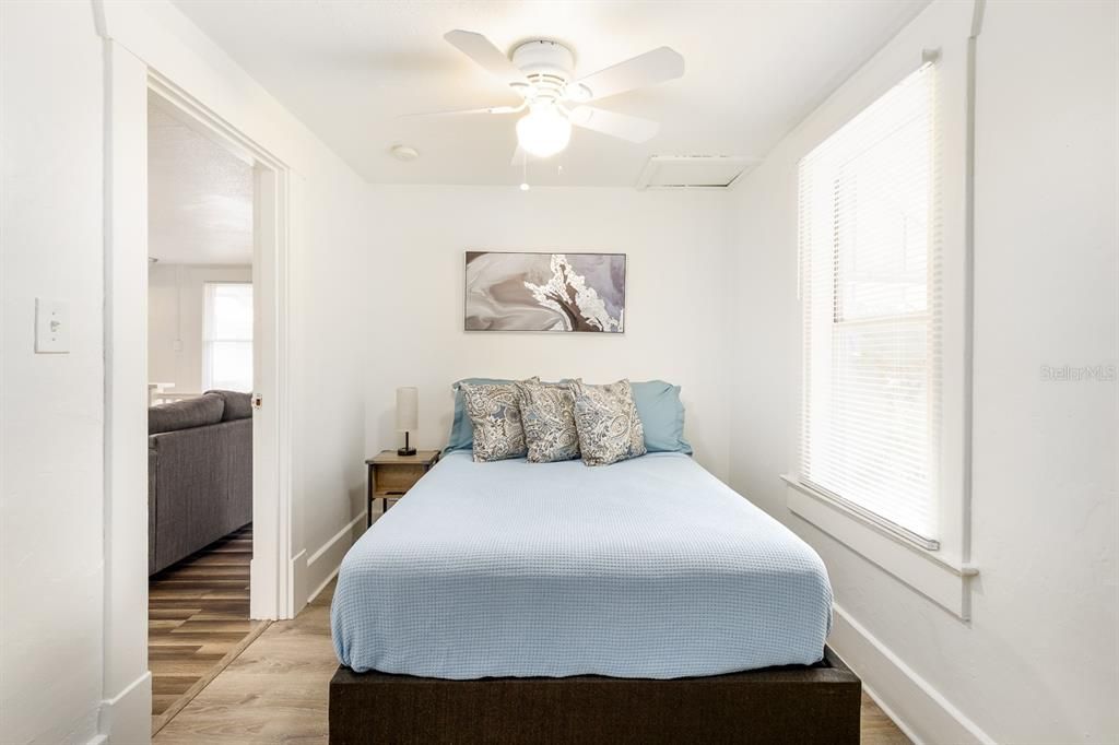 待售: $560,000 (4 贝兹, 2 浴室, 1308 平方英尺)