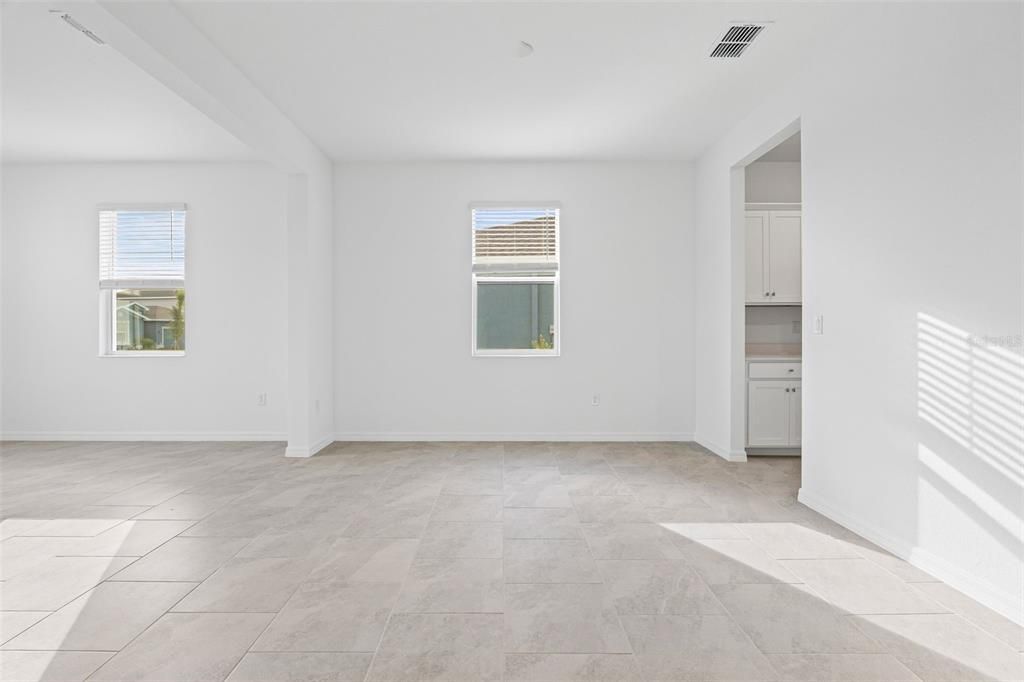 For Sale: $475,000 (5 beds, 3 baths, 3231 Square Feet)