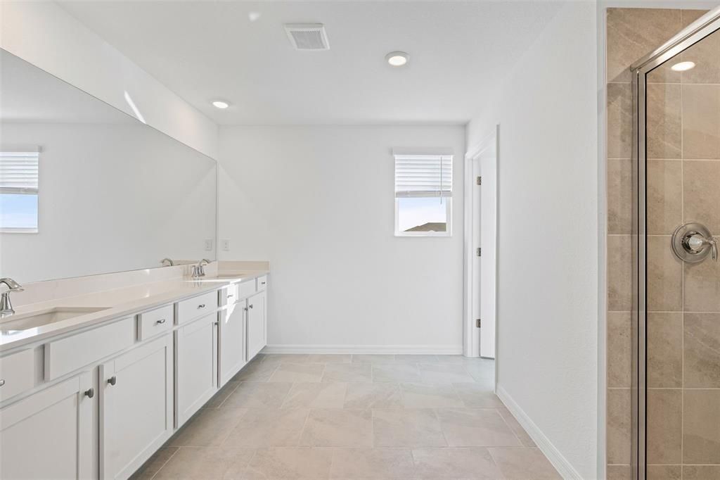 For Sale: $475,000 (5 beds, 3 baths, 3231 Square Feet)